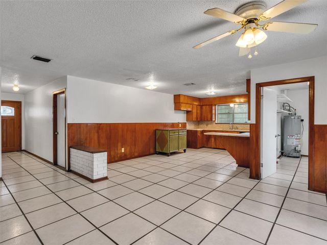 2002 W Highway 6, Alvin, TX 77511