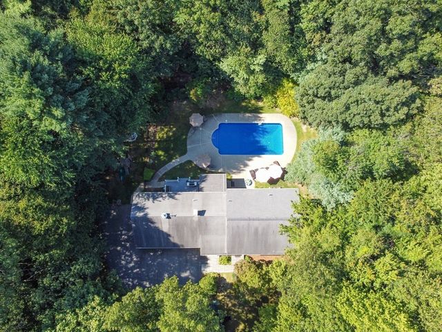 28 Sunnyrock Dr, Walpole, MA 02081