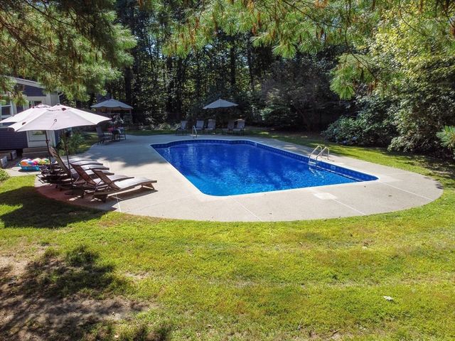 28 Sunnyrock Dr, Walpole, MA 02081