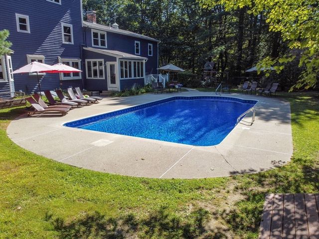 28 Sunnyrock Dr, Walpole, MA 02081