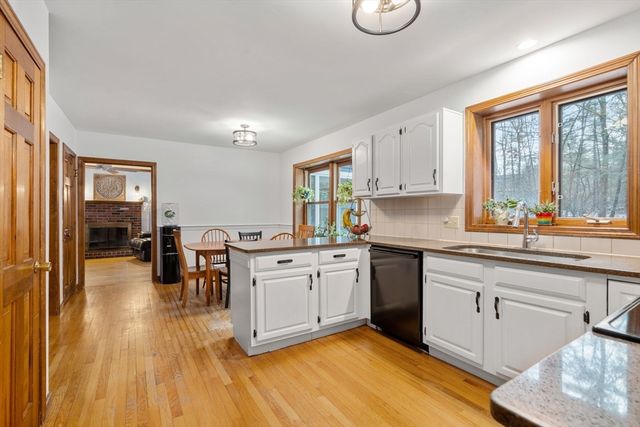 28 Sunnyrock Dr, Walpole, MA 02081