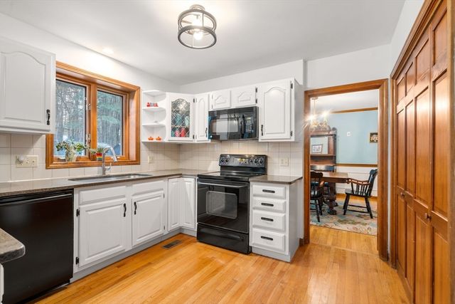 28 Sunnyrock Dr, Walpole, MA 02081