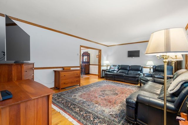 28 Sunnyrock Dr, Walpole, MA 02081