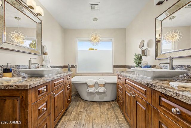 5843 N 46TH Street, Phoenix, AZ 85018