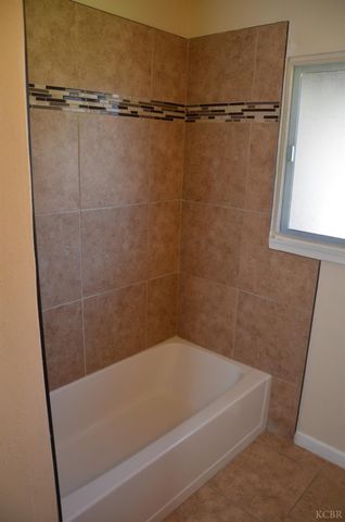 320 Byron Court, Lemoore, CA 93245