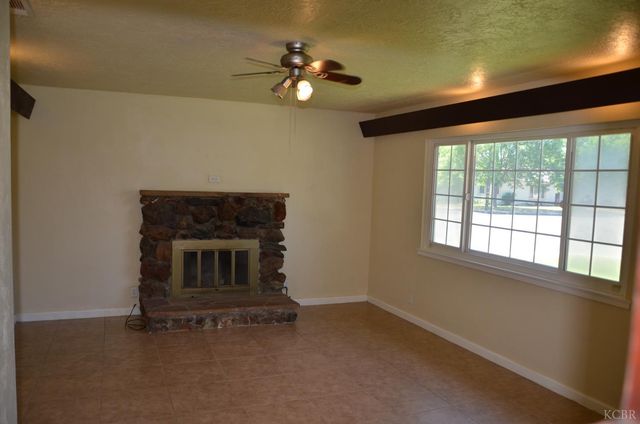 320 Byron Court, Lemoore, CA 93245