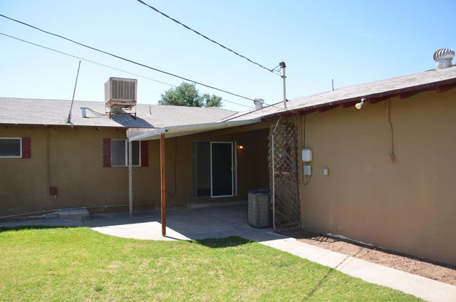 320 Byron Court, Lemoore, CA 93245