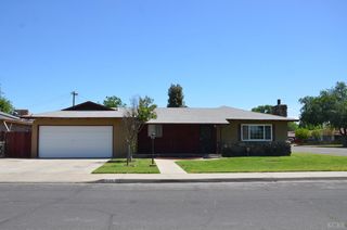 320 Byron Court, Lemoore, CA 93245