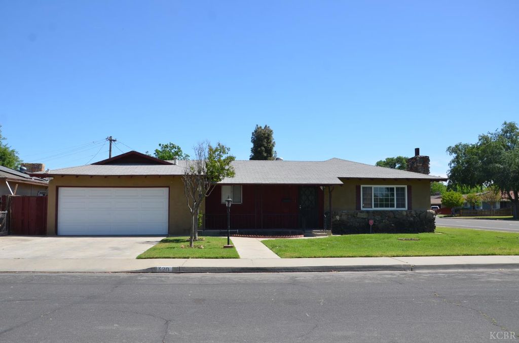 320 Byron Court, Lemoore, CA 93245