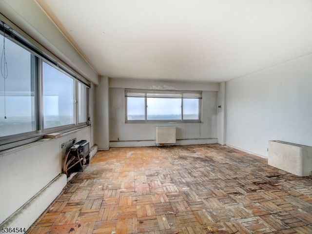 377 S Harrison St 18AA, East Orange City, NJ 07018