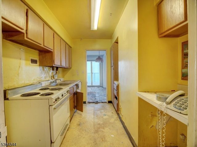 377 S Harrison St 18AA, East Orange City, NJ 07018