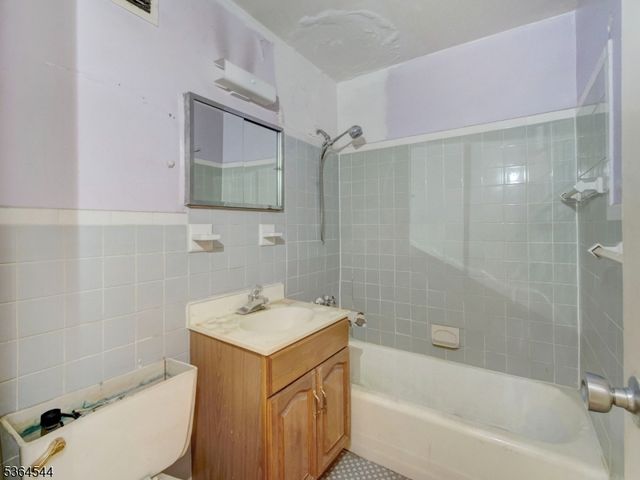 377 S Harrison St 18AA, East Orange City, NJ 07018