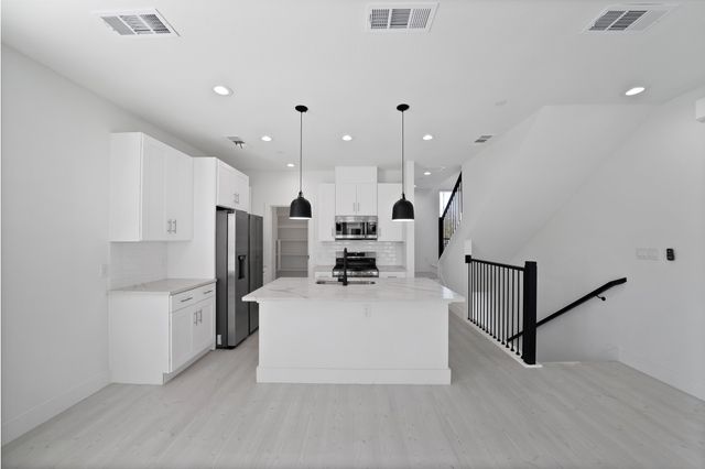 7207 Mohawk Drive 102, Dallas, TX 75235