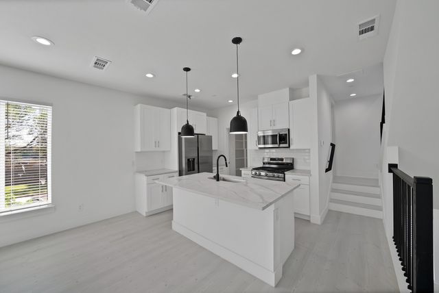 7207 Mohawk Drive 102, Dallas, TX 75235