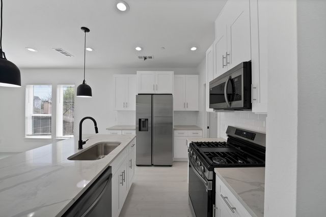 7207 Mohawk Drive 102, Dallas, TX 75235