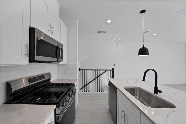 7207 Mohawk Drive 102, Dallas, TX 75235