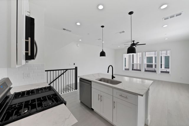 7207 Mohawk Drive 102, Dallas, TX 75235