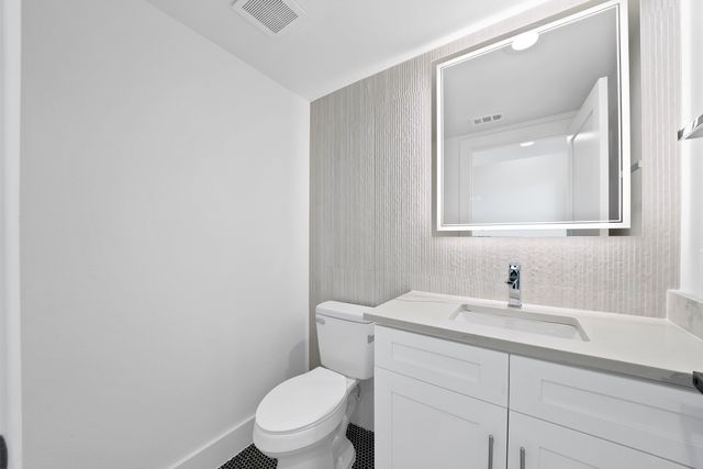 7207 Mohawk Drive 102, Dallas, TX 75235