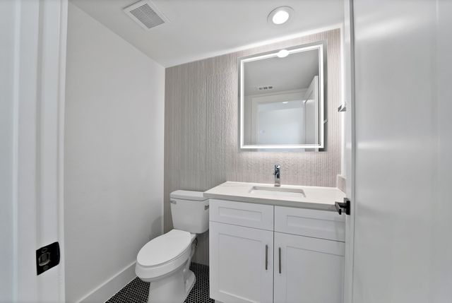 7207 Mohawk Drive 102, Dallas, TX 75235