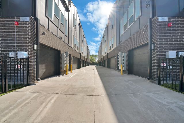 7207 Mohawk Drive 102, Dallas, TX 75235