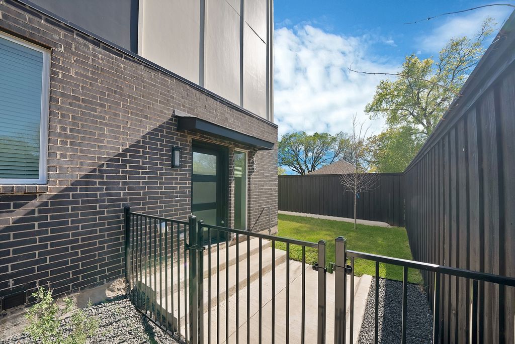 7207 Mohawk Drive 102, Dallas, TX 75235