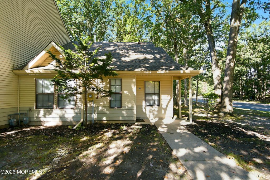 37 Azalea Circle, Jackson, NJ 08527