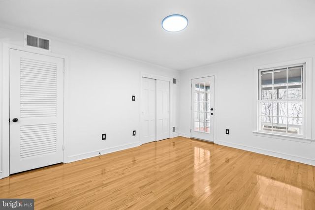 2420 I ST NW, Washington, DC 20037