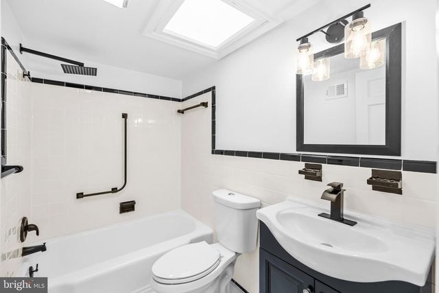 2420 I ST NW, Washington, DC 20037