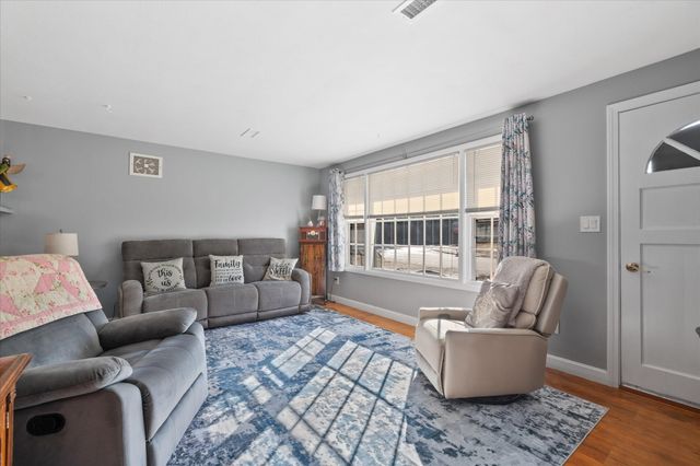 5 Caroline Drive, Bellingham, MA 02019
