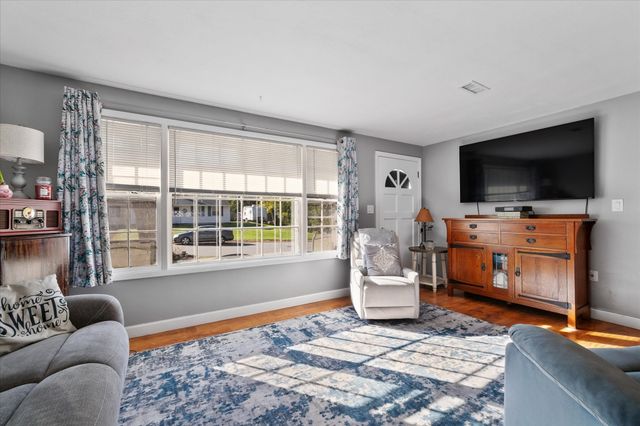 5 Caroline Drive, Bellingham, MA 02019