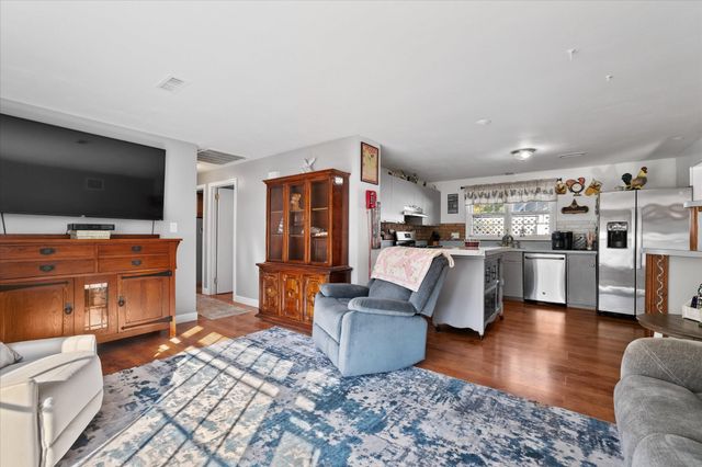 5 Caroline Drive, Bellingham, MA 02019