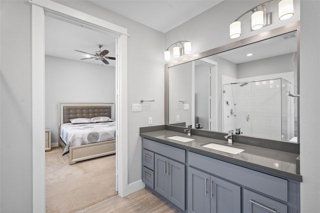 427 Yale Oaks Lane, Houston, TX 77091