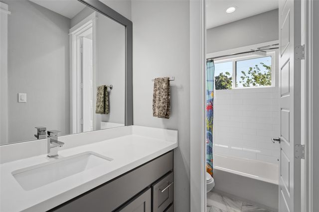 427 Yale Oaks Lane, Houston, TX 77091