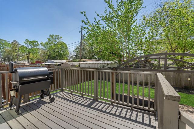 427 Yale Oaks Lane, Houston, TX 77091