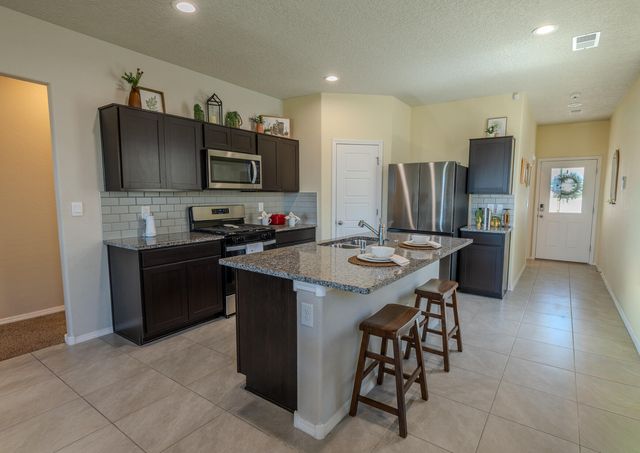 772 Amatista Loop SE, Rio Rancho, NM 87124