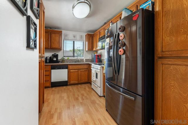 6028 Gaines St, San Diego, CA 92110