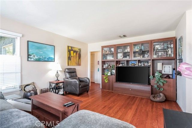 17504 Hamlin, Van Nuys (los Angeles), CA 91406