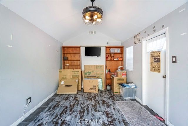 17504 Hamlin, Van Nuys (los Angeles), CA 91406