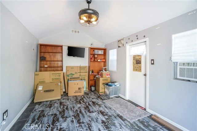 17504 Hamlin, Van Nuys (los Angeles), CA 91406