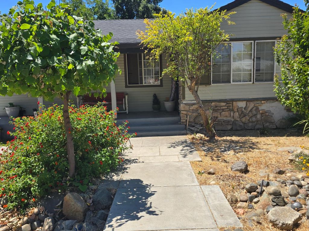 203 Severin Ave, Modesto, CA 95354