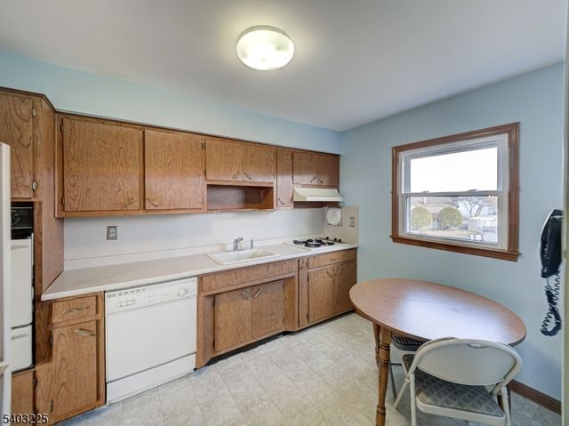 5 Clare Ct, Manville Boro, NJ 08835