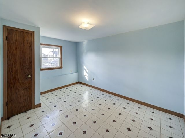 5 Clare Ct, Manville Boro, NJ 08835