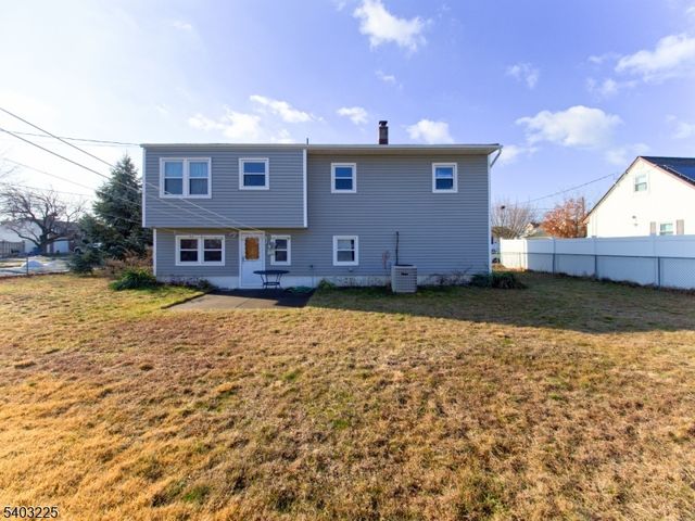 5 Clare Ct, Manville Boro, NJ 08835