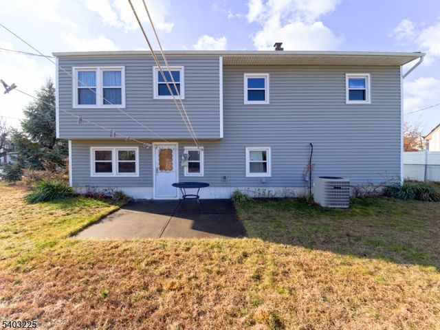 5 Clare Ct, Manville Boro, NJ 08835