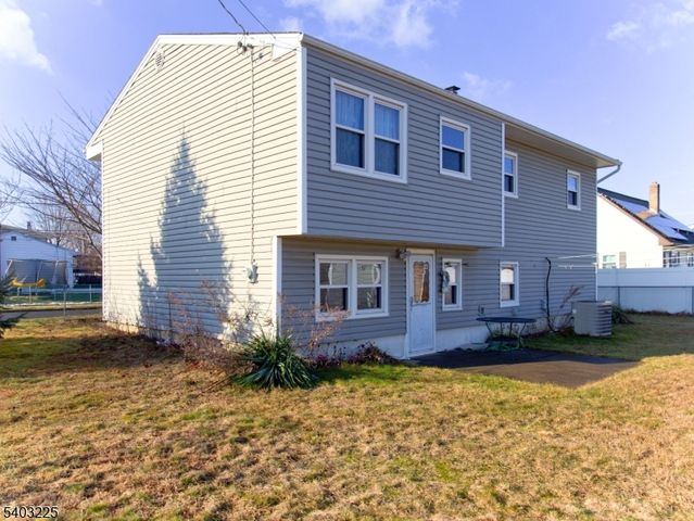 5 Clare Ct, Manville Boro, NJ 08835