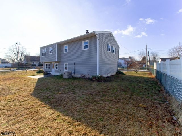 5 Clare Ct, Manville Boro, NJ 08835