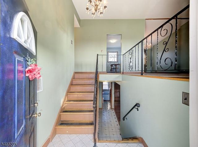 5 Clare Ct, Manville Boro, NJ 08835