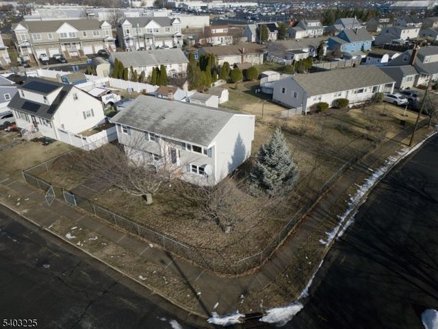 5 Clare Ct, Manville Boro, NJ 08835