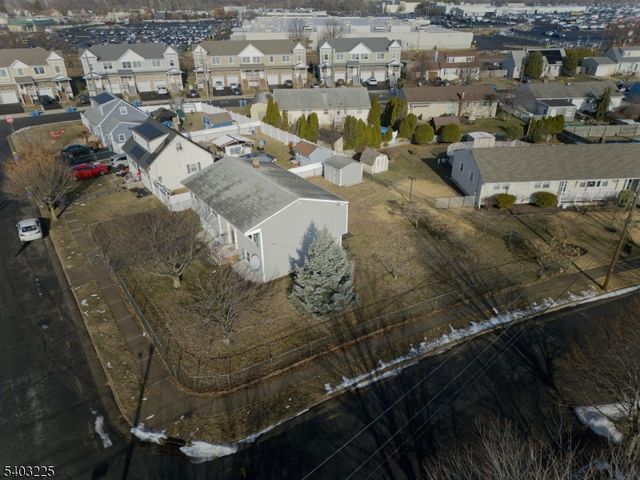 5 Clare Ct, Manville Boro, NJ 08835