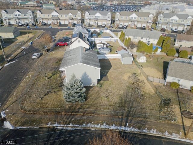 5 Clare Ct, Manville Boro, NJ 08835